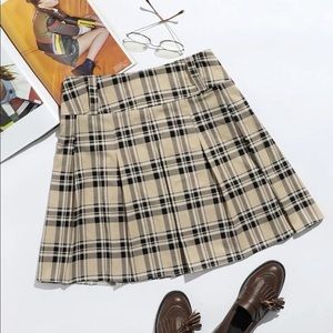NWOT Tartan Pleated Skirt